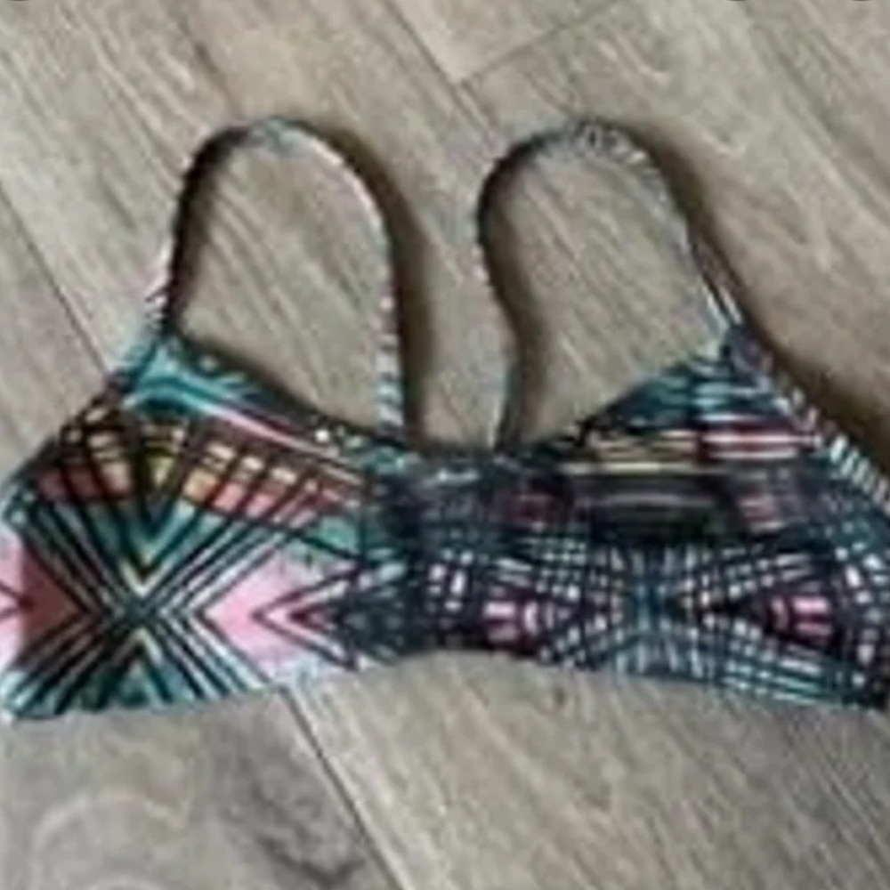 MEDIUM-XL OF JUST THIS PATTERN WILLING TO SELL, JOLYN TOP